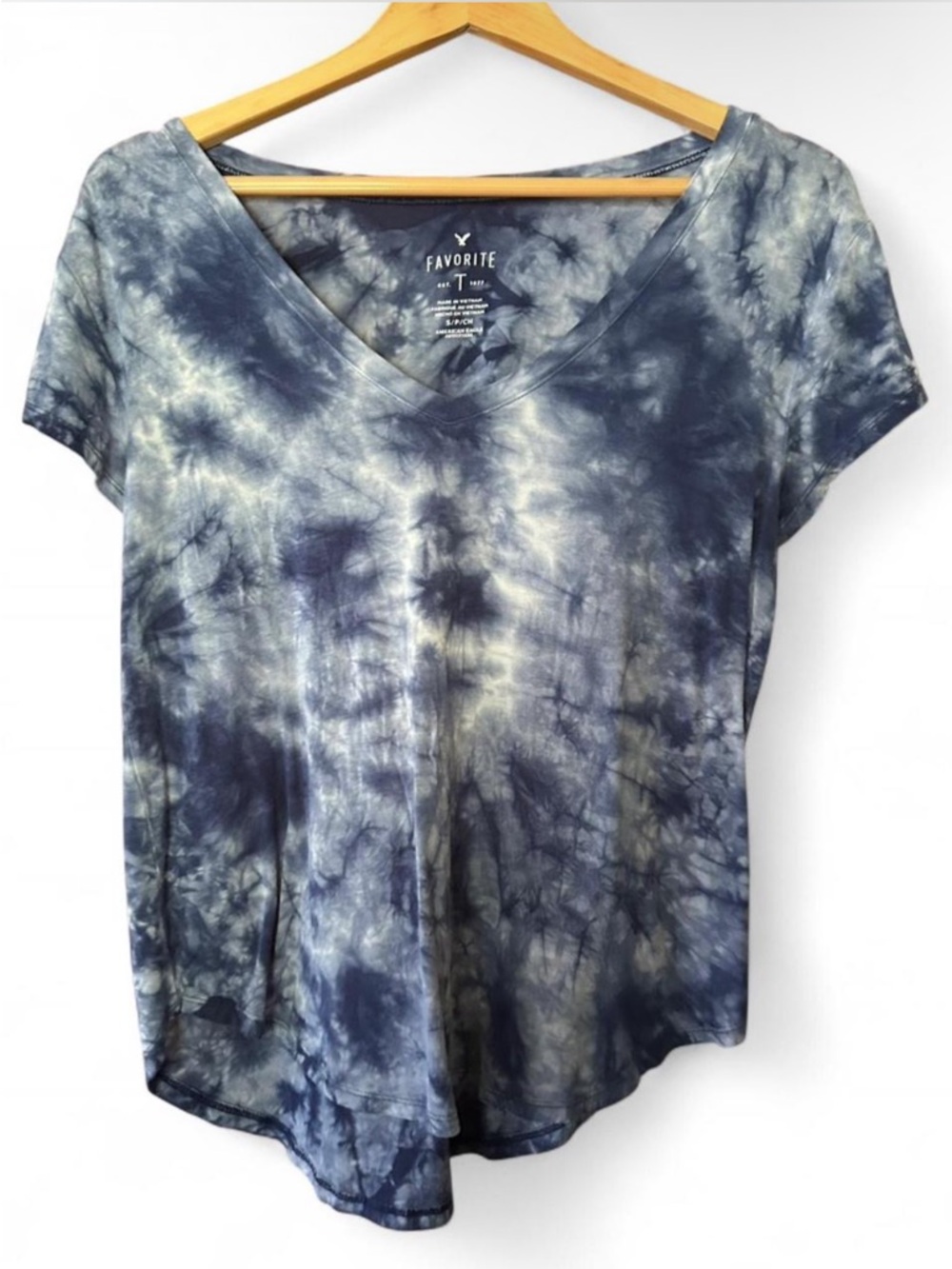 American Eagle Outfitters Navy and White Tie-Dye V-Neck Tee